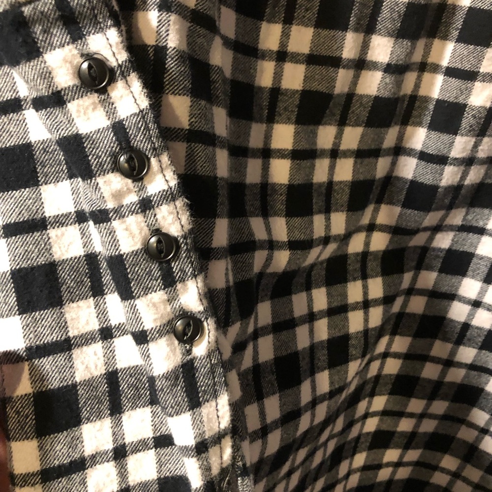 Madewell black and white flannel with side buttons. - Picture 4 of 4